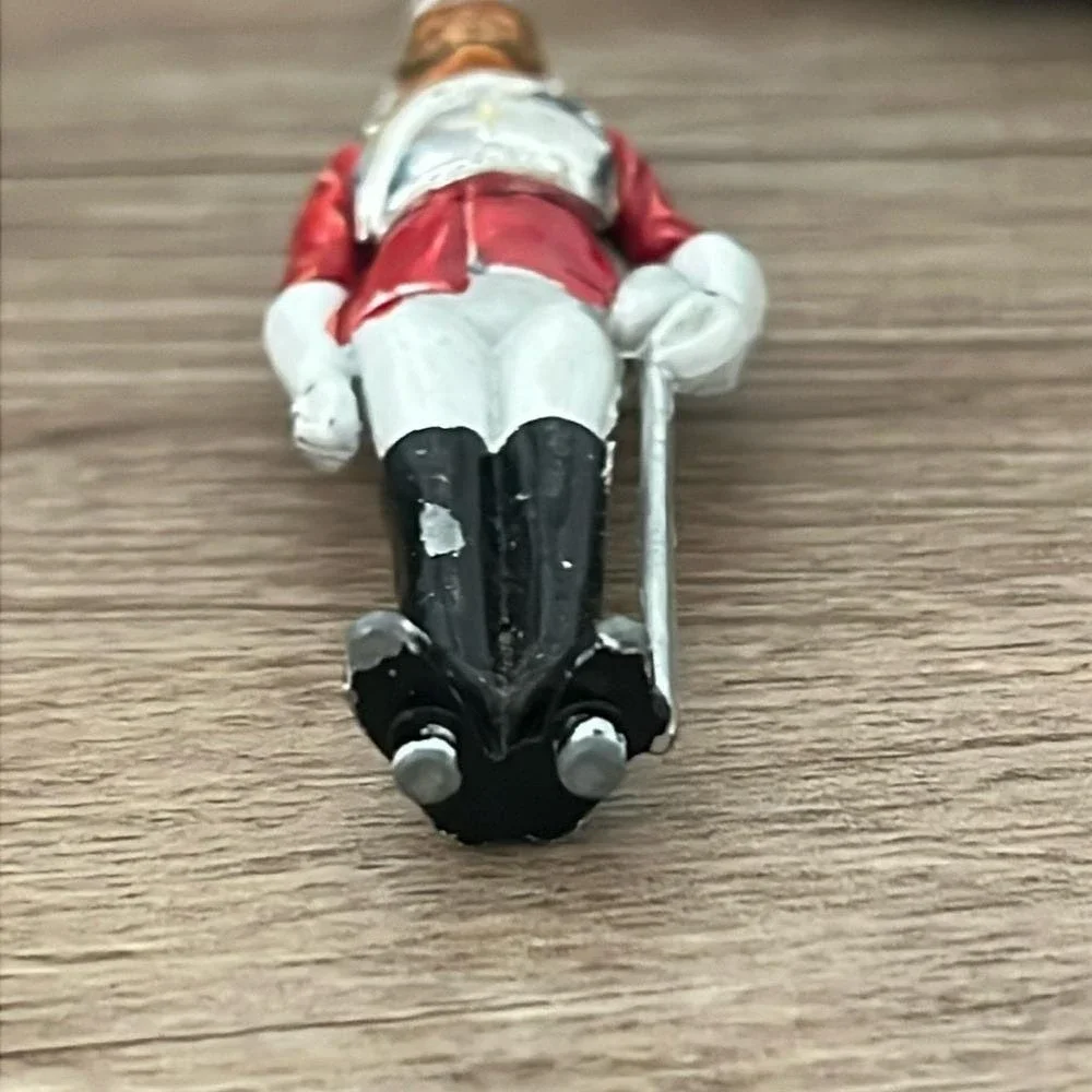 Vintage 1973 Britains Metal Toy Soldier Guard Figure Hand Painted No Base 2.25